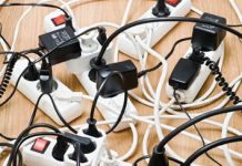 AFEER: Consumatorii casnici care nu-şi schimbă contractul la energie electrică până la 1 Ianuarie nu sunt în pericol de deconectare