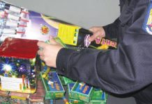 Descinderi în Prahova, la deţinători ilegali de articole pirotehnice şi suspecţi de evaziune fiscală