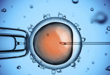 Procedura controversată care implică trei oameni în conceperea unui copil ar putea fi aprobată în curând