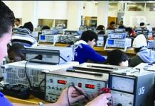 Firmele pot şcolariza elevi în cadrul învăţământului profesional dual