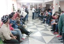 Aglomeraţie la Centrul de Transfuzie Sanguină din Ploieşti înainte de Crăciun