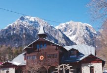 Spectacol de teatru, al trupei Zamora din Bușteni