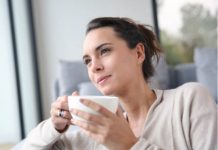 Caloriile dintr-o ceaşcă plină cu ceai sau cafea