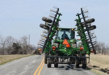 CCR cere incriminarea faptei de conducere a unui tractor agricol pe drumurile publice fără a poseda permis