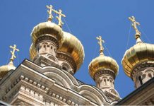 Jumătate dintre români susţin un stat laic şi consideră că biserica se concentrează prea mult pe obţinerea de bani şi putere