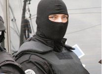 Zeci de acţiuni operative pentru destructurarea unor grupări infracţionale