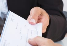 Angajaţii români refuză varianta bonusurilor mari care însoţesc un salariu mic