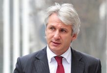 Un consilier onorific al premierului, demis