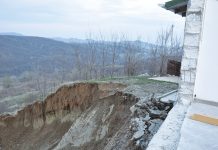 Autorizaţiile de construire din 22 de localităţi vor depinde de hărţile de risc la alunecări de teren