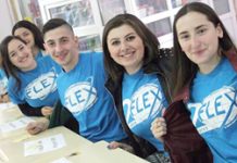 Liceenii români pot studia gratuit în SUA, timp de un an