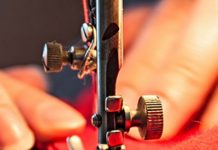 Anchete la Păuleşti după ce patronul unei firme de confecţii şi-ar fi jignit angajaţii