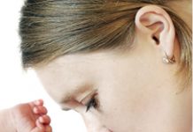 Guvernul a aprobat plafonarea la 8.500 lei a indemnizaţiei pentru creşterea copilului