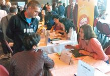 La Bursa locurilor de muncă pentru absolvenţi – mulţi veniţi, puţini aleşi !