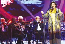 Cezar Ouatu, alias Monserrat Caballé, acompaniat de orchestra simfonică a filarmonicii ploieştene, la „Te cunosc de undeva!”