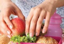 Românii cheltuiesc aproximativ 150 de lei/lună pentru alimentele cu care îşi trimit copiii la şcoală