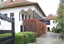 Medalion comemorativ Nicolae Iorga, la muzeul din Vălenii de Munte