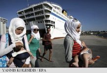Mii de imigranţi, mutaţi din insulele greceşti