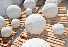 Sute de bile din beton vor împânzi Ploieştiul