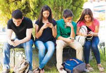 Pericolul dependenţei de lumea din ecran!