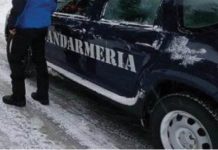 Turişti blocaţi cu maşina, salvaţi de jandarmii montani