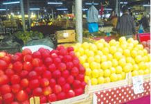Marfă de import, vândută ca marfă românească, în Piaţa Centrală din Ploieşti