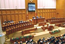 Moţiunea de cenzură, între suspendări şi reprogramări