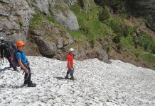 Salvamontiştii încă nu pot interveni pentru căutarea tânărului mort în Valea Coştilei