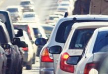 Legea privind presemnalizarea prin panouri a maşinilor de poliţie cu radar, atacată de şeful statului la CCR