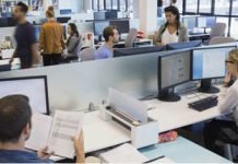 Câți angajați lucrează în total în România