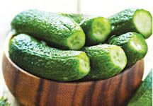 Castravetele alcalinizează, detoxifiază şi hidratează