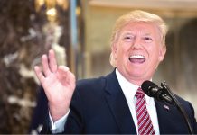 Donald Trump avertizează că piaţa bursieră s-ar prăbuşi dacă el nu va mai fi preşedinte