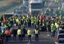 Sute de persoane au fost rănite în protestele desfăşurate în Franţa