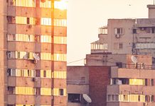 Românii se tem de incendii, cutremure şi spargeri, dar fac modificări la structura de rezistenţă a blocurilor şi nu au detectoare de fum sau stingătoare