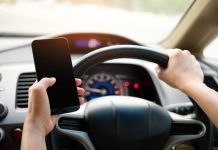 Folosirea telefonului la volan sau pe bicicletă ar putea fi mai aspru pedepsită