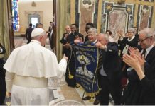 Papa Francisc a cerut angajaţilor din saloanele de înfrumuseţare să evite bârfa