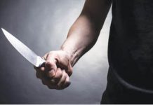 Înjunghiaţi de propriul fiu, bolnav psihic