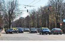 De ce se circulă bară la bară inclusiv pe străzile din Ploieşti? La sfârşitul anului trecut, erau înmatriculate în Prahova peste 300.000 de autovehicule!