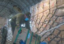 Un nou transport aerian cu echipamente medicale a sosit în România