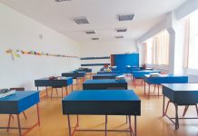 Dezinfectarea claselor în care vor fi susţinute examenele de Bacalaureat, realizată şi cu soluţii donate de Liga studenţilor din UPG Ploieşti