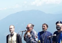 „Deşteaptă-te, române!” – intonat în apropierea Crucii Eroilor de pe Caraiman