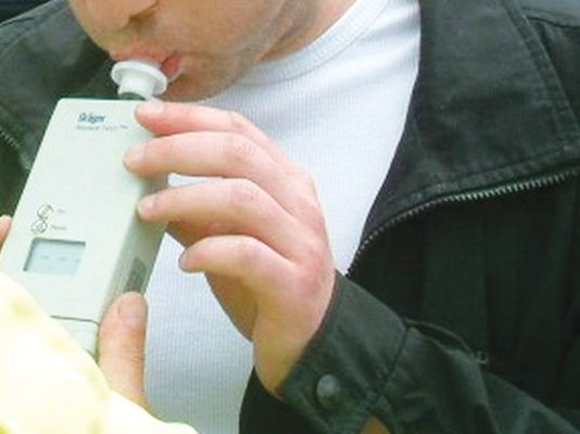 Şase infracţiuni şi nouă contravenţii constatate în urma testărilor privind alcoolemia, efectuate de agenţii rutieri prahoveni în weekend