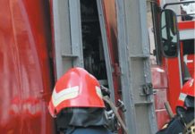 Dacă nu se aprinde vegetaţia, se dă foc la case, ard maşinile…