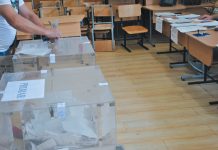 Peste 650.000 de prahoveni cu drept de vot sunt aşteptaţi mâine la urne