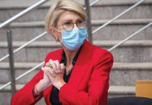 Primarilor aleşi li se cere să evalueze necesarul de echipamente şi resurse pentru procesul educaţional