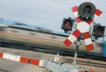 Mașina condusă de un bărbat de 69 de ani, băut, a fost lovită de un tren, la Pantazi