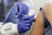 FDA recomandă ca doza a treia a vaccinului anti-Covid să fie administrată doar persoanelor de peste 65 de ani, nu populaţiei în ansamblul ei