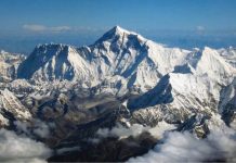 Obiectiv cu totul diferit pentru armata nepaleză: colectarea tonelor de gunoaie și recuperarea cadavrelor de pe cel mai înalt munte din lume