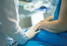 Potrivit unui studiu, la un an după diagnosticarea cu COVID-19, oboseala şi dificultăţile respiratorii persistă pentru mulţi pacienţi