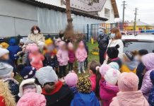Întâlnire a poliţiştilor cu micuţii unei grădinţe din Câmpina