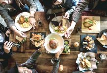 Actualitate medicală/ Mâncatul târziu dublează şansele de apariţie a foamei în comparaţie cu mâncatul devreme!